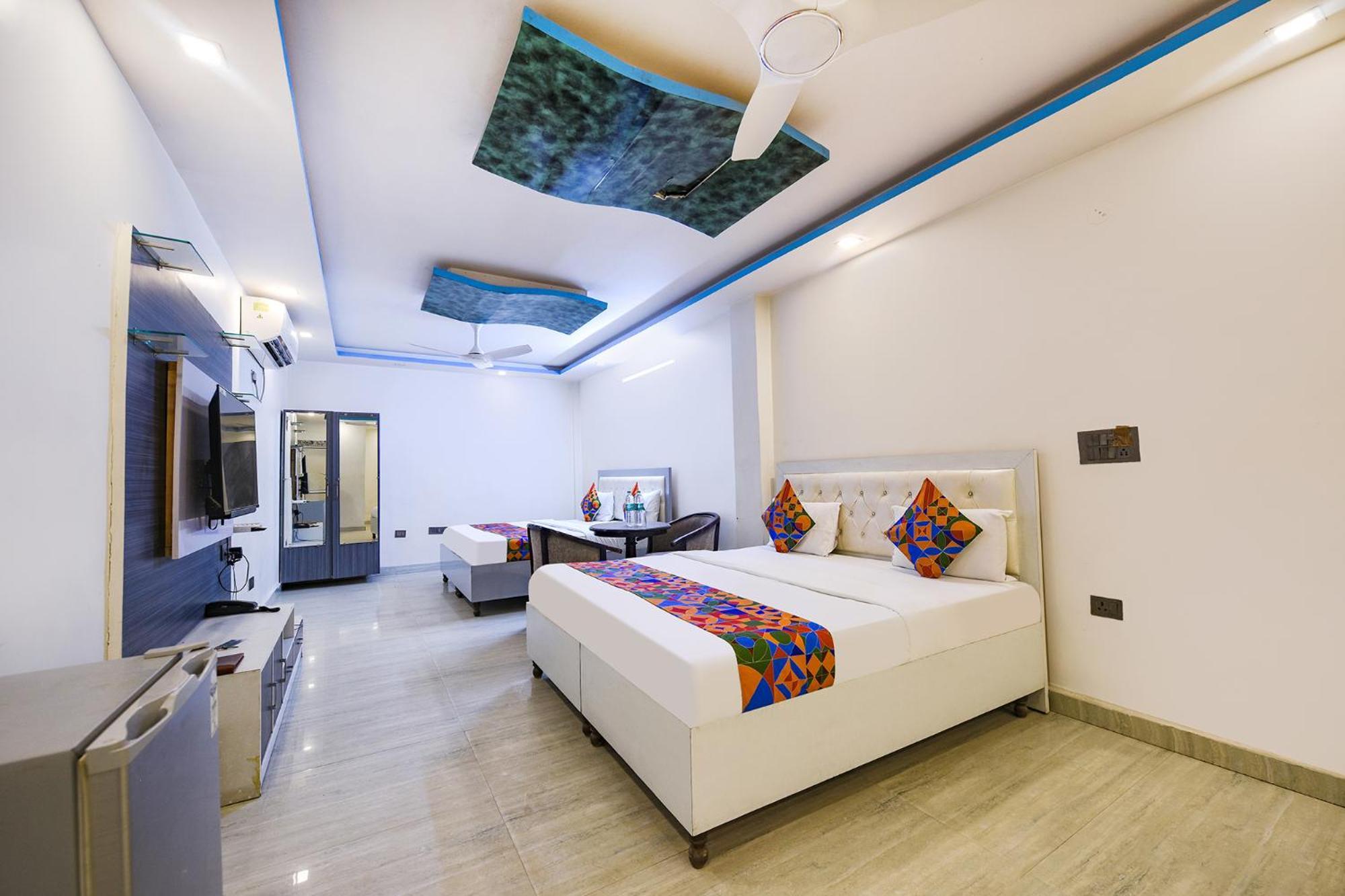 Fabhotel Capital Inn Газиабад Экстерьер фото