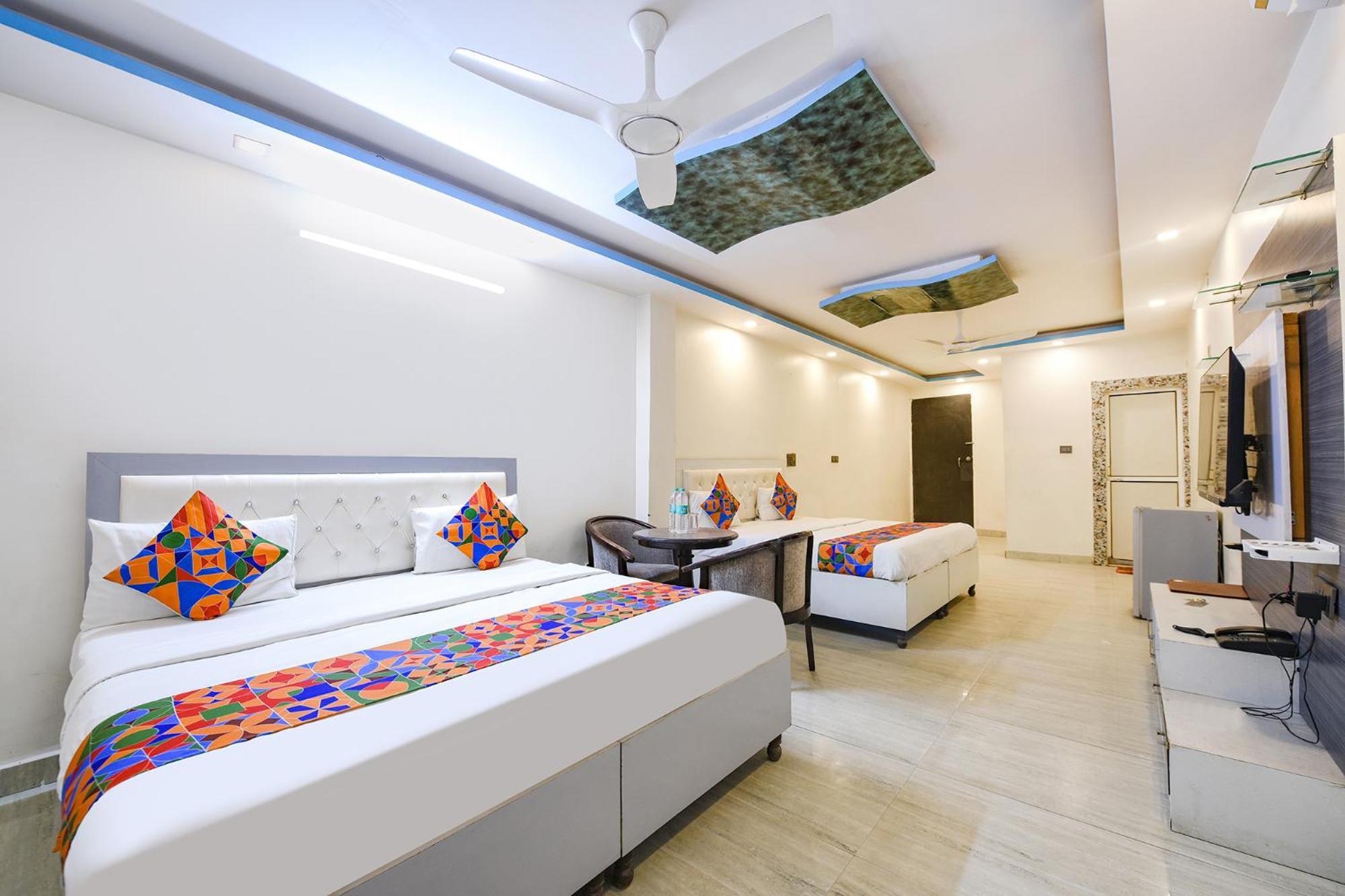 Fabhotel Capital Inn Газиабад Экстерьер фото